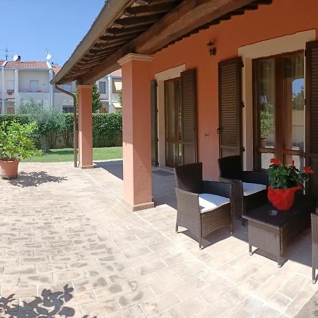 Casa Emilia - Appartamento Per Vacanze - Foligno Exterior foto